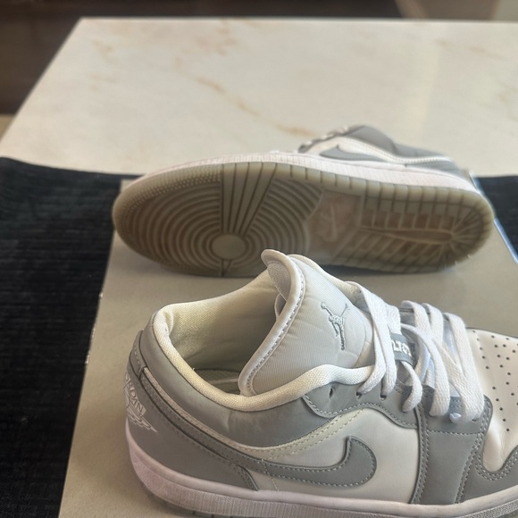 Jordan Low-Top Sneakers in White and Light Gray - Picture 4 of 5